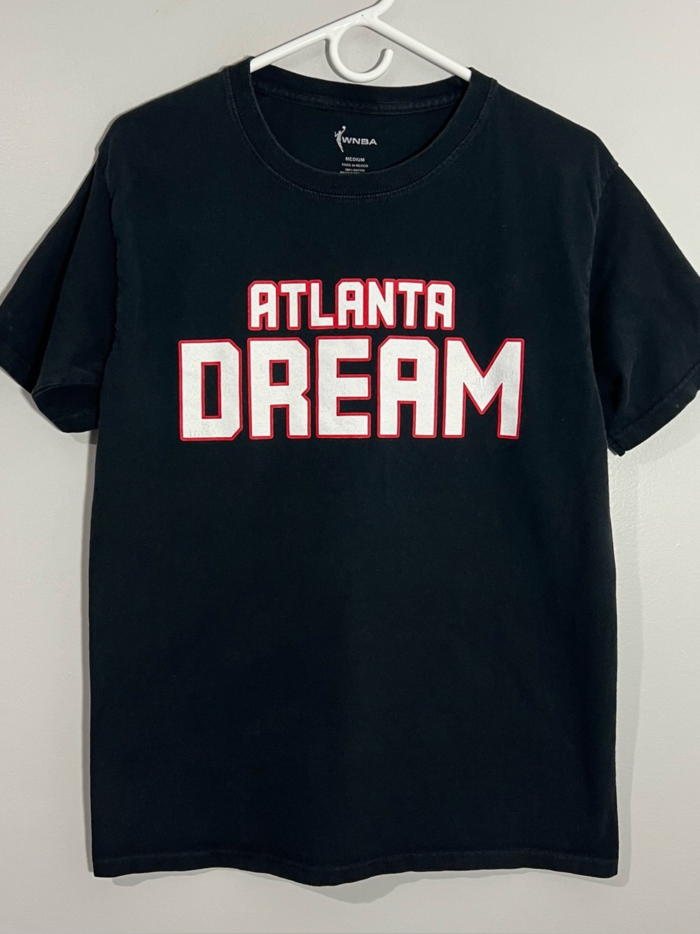 WNBA Atlanta Dream Basketball Black White Red Short Sleeve T-Shirt Mens Medium